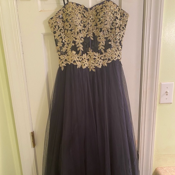 Prom Dress - Picture 3 of 7